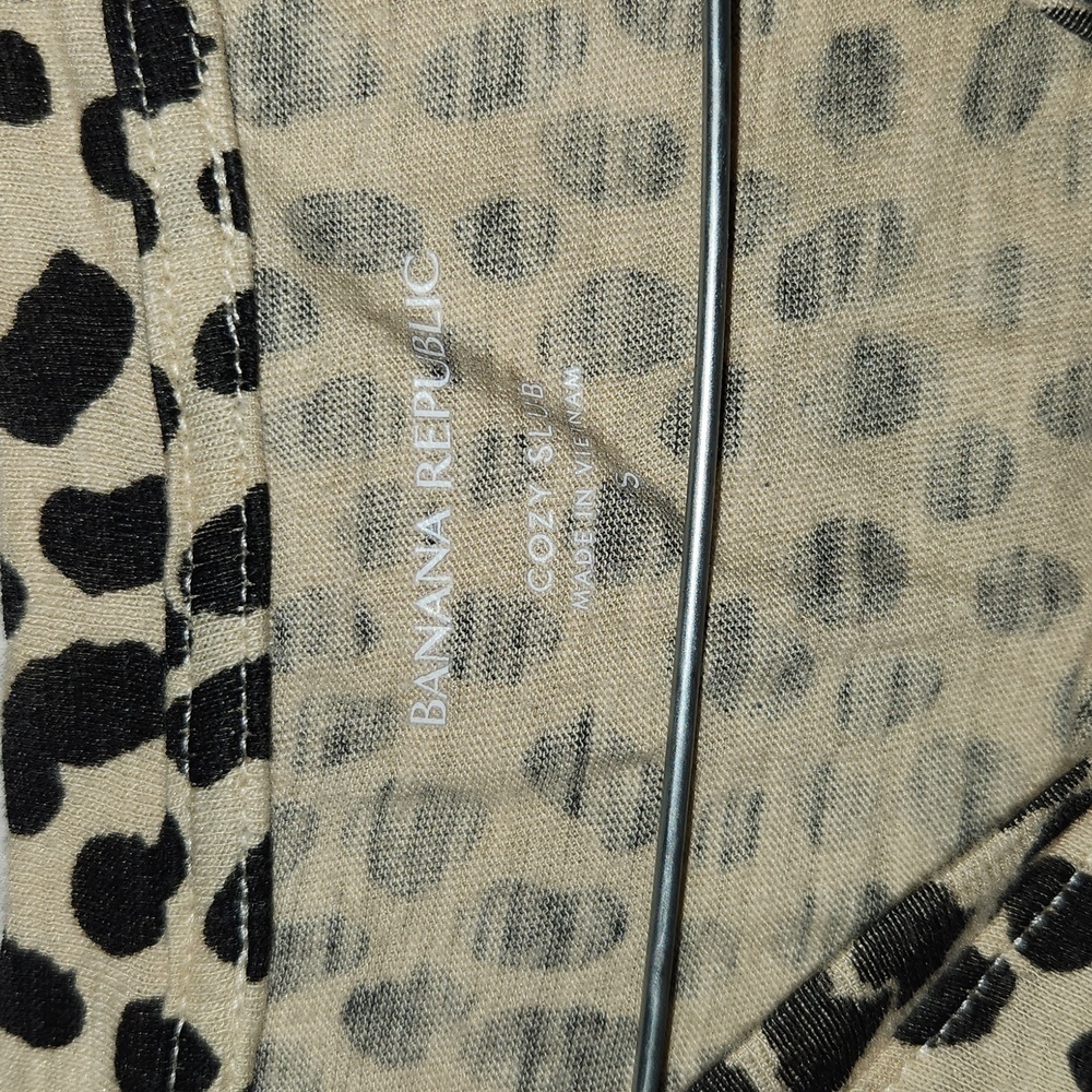 Banana Republic Leopard Print Crop Top Size Small - Picture 3 of 5